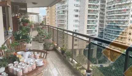 Apartamento à venda em Icaraí, andar alto e sol da manhã.