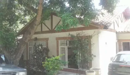 Casa à venda em Santa Rosa, dentro de condomínio.