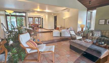 Casa em Condomínio de Luxo com 5 Quartos e 4 Suítes à Venda em Badu, Niterói-RJ - Imperdível!