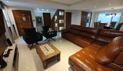 Linda casa com 3 suítes e 4 vagas