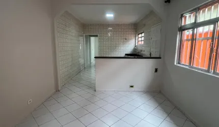 Casa com 110 metros com 2 quartos e 2 banheiros - com 3º comodo opcional amplo.