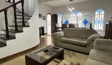 Linda casa com 3 vagas e 3 quartos aceita permuta apartamento de menor valor! Oportunidade!