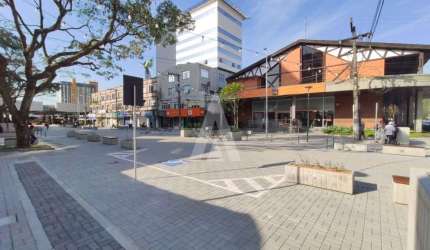 Sala para alugar, 55.06 m2 por R$750.00  - Centro - Joinville/SC