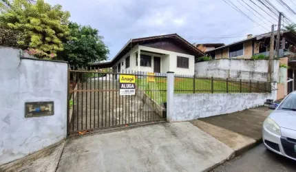 Casa residencial com 3 quartos  para alugar, 105.75 m2 por R$1900.00  - Boa Vista - Joinville/SC