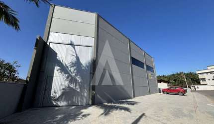 Galpão para alugar, 306.00 m2 por R$8900.00  - Vila Nova - Joinville/SC