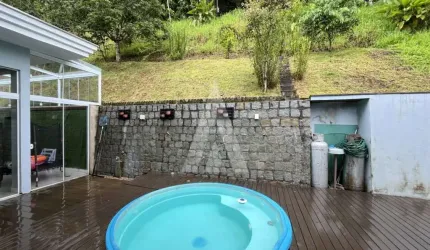Casa residencial com 3 quartos  para alugar, 190.63 m2 por R$7200.00  - Bom Retiro - Joinville/SC