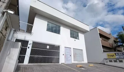 Sala para alugar, 68.54 m2 por R$2500.00  - Santo Antonio - Joinville/SC