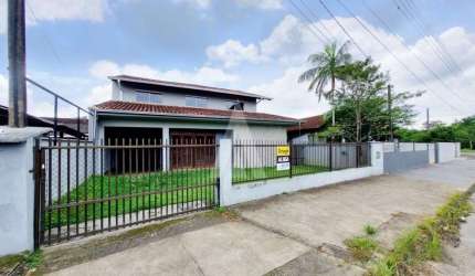 Casa residencial com 3 quartos  para alugar, 230.30 m2 por R$3500.00  - Boa Vista - Joinville/SC