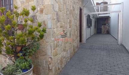 Casa Térrea a venda, Com 3 dormitórios, Quintal, Churrasqueira, Próximo ao Metrô São Judas.