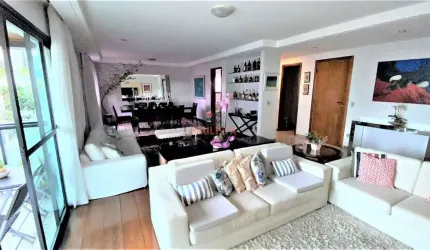 Amplo Apartamento à venda com 214m² na rua Guarujá, próximo ao Metrô.