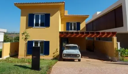 Casa sobrado à venda no Residencial Colina do Golfe