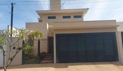 Casa com 3 dormitórios à venda, 223 m² por R$ 1.100.000,00 - Centro - Barretos/SP