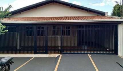 Casa com 3 dormitórios à venda, 1 m² por R$ 450.000,00 - Marília - Barretos/SP