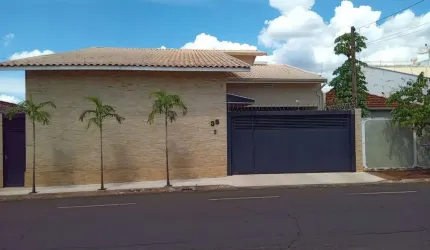 Casa com 3 dormitórios à venda, 383 m² por R$ 1.500.000 - Centro - Barretos/SP