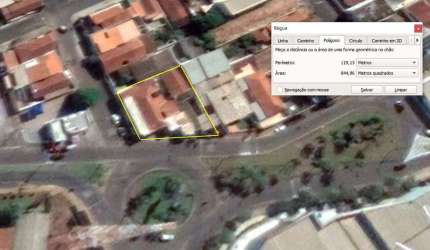Em frente ao shopping