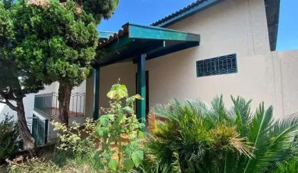 Casa com 3 dormitórios para alugar, 130 m² por R$ 2.744,38/mês - Centro - Barretos/SP