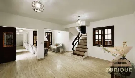Casa com 3 dormitórios à venda, 250 m² por R$ 1.200.000,00 - Alto Capivari - Campos do Jordão/SP