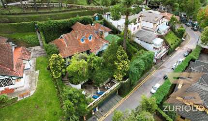 Casa com 5 dormitórios à venda, 350 m² por R$ 2.500.000,00 - Capivari - Campos do Jordão/SP
