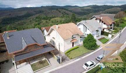 Casa com 3 dormitórios à venda, 200 m² por R$ 1.400.000,00 - Vila Porã - Campos do Jordão/SP