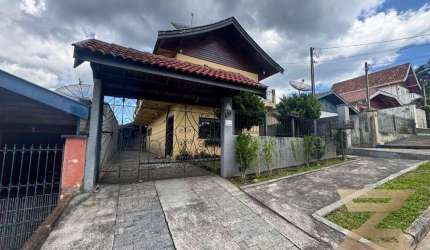 Casa com 3 dormitórios à venda, 140 m² por R$ 890.000 - Abernéssia - Campos do Jordão/SP