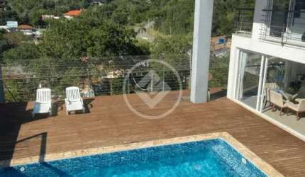 Casa de Condomínio com 4 Quartos e 5 banheiros à Venda codigo: 46069