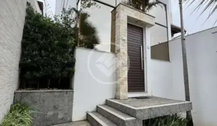 Casa triplex de alto padrao no bairro planejado Pedra Branca codigo: 57739