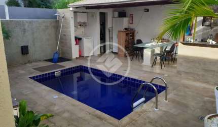 Casa com piscina  localizada na Cachoeira do Bom Jesus codigo: 64439