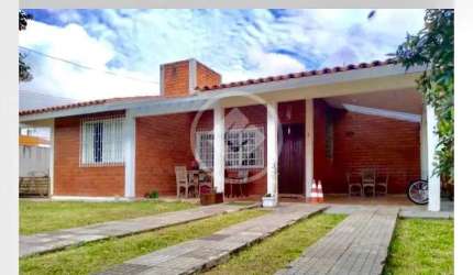 Casa a três quadras da praia de Canasvieiras codigo: 70935