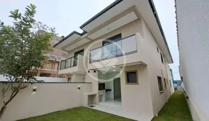 Excelente sobrado no centrinho de Canasvieiras codigo: 77392
