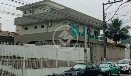 Casa incrível com 5 dormitórios (sendo 4 suítes) e terraço vista mar em São José codigo: 79805