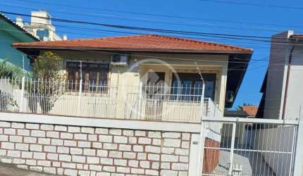 Casa com 03 dormitórios, 01 suite, edicula e quintal codigo: 79994