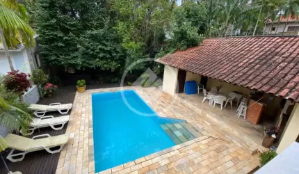 Linda casa a poucos metros da avenida Beira Mar codigo: 87022