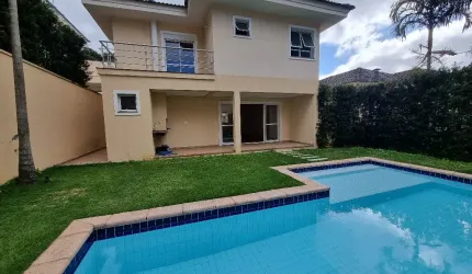 Linda casa na Fazendinha!