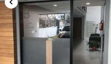 Sala Comercial a venda no bairro Menino Deus com 30 m² por:R$ 180.000,00