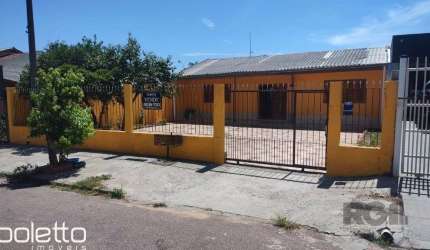 Vende casa com 84m² ,  2 dormitórios, terreno com 300m²