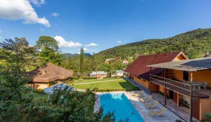Casa com 4 quartos em condomínio no Comary, Teresópolis.