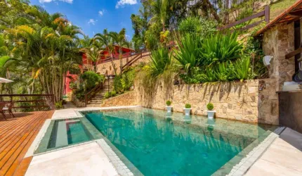 Casa com 7 quartos em em Itaipava, Petrópolis.