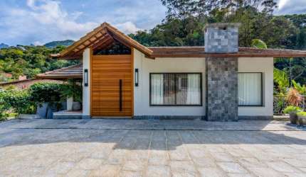 Casa com 3 quartos em condomínio no Comary, Teresópolis.