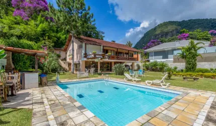 Casa com 4 quartos no Comary, Teresópolis.