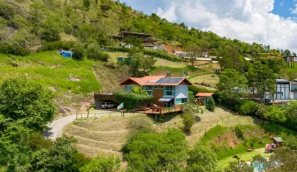 Casa com 4 quartos em condomínio em Itaipava, Petrópolis.