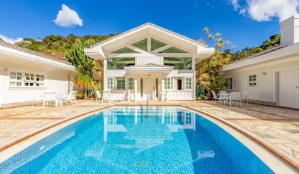 Casa com 5 quartos em condomínio no Comary, Teresópolis.
