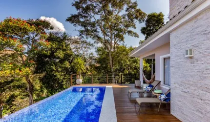 Casa com 3 quartos em condomínio em Itaipava, Petrópolis.