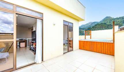 Cobertura duplex com três quartos no Alto, Teresópolis.
