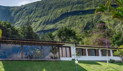 Casa com 5 quartos em condomínio Araras, Petrópolis.