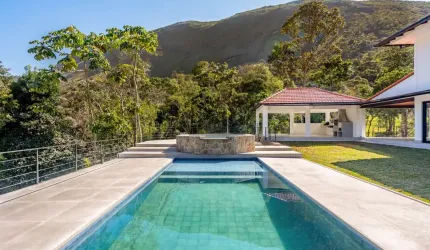 Casa com 4 quartos em condomínio em Araras, Petrópolis.