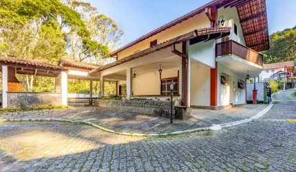Casa com 4 quartos em condomínio na Granja Guarani, Teresópolis.