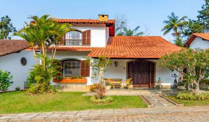 Casa com 3 quartos, em condomínio, próximo ao Centro
