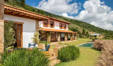 Casa com 7 quartos no Vale das Videiras.