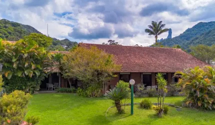 Casa linear com 5 suítes no bairro Comary, Teresópolis