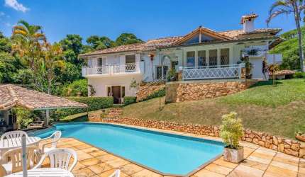 Casa com 4 quartos em condomínio em Itaipava, Petrópolis.